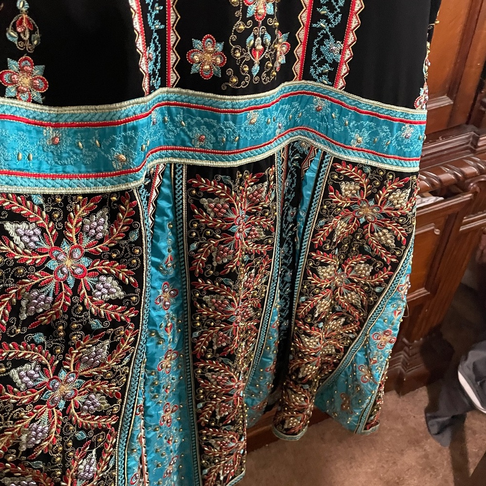 Dress - Picture 2 of 5